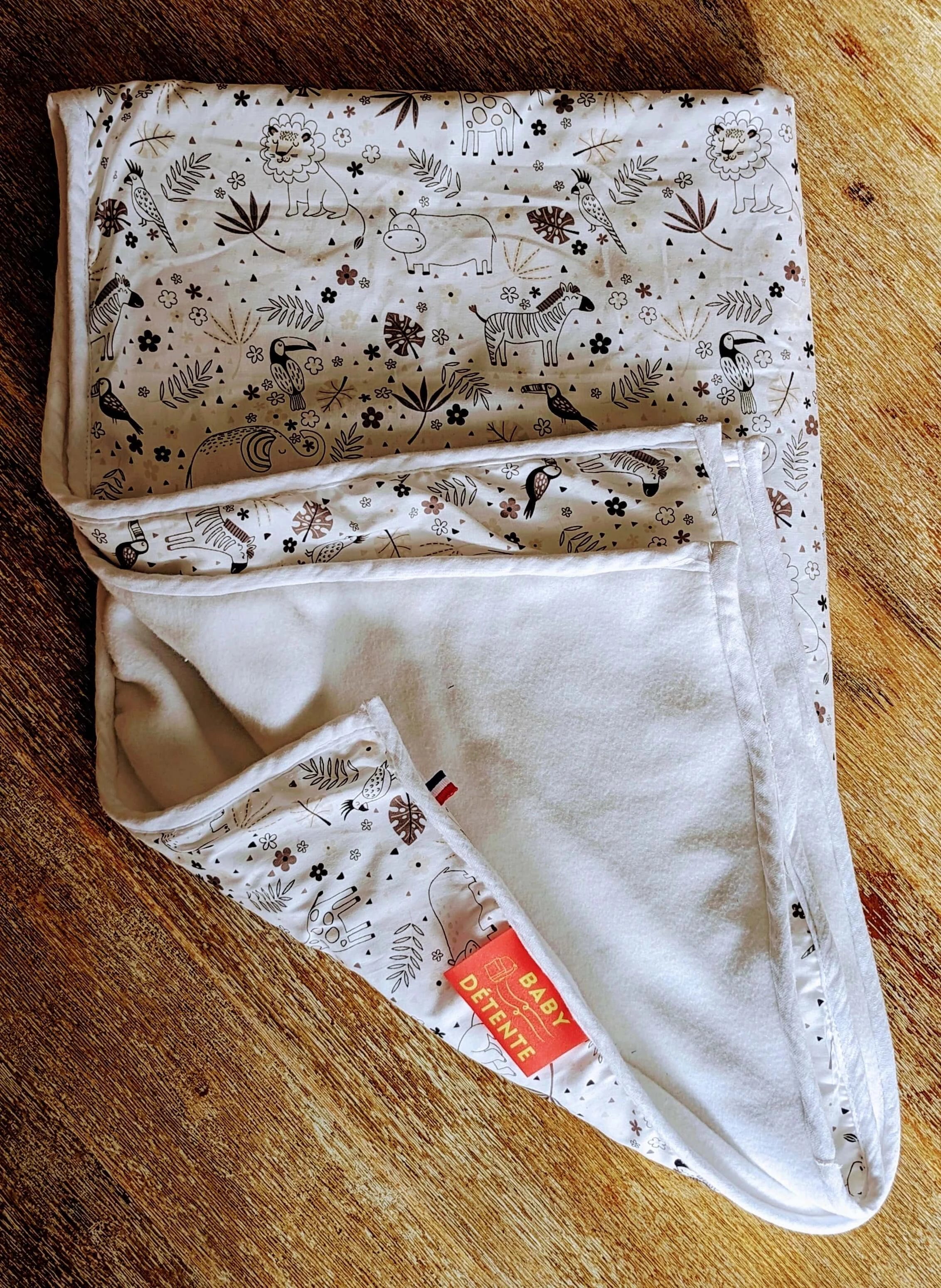 Couverture en coton, doublée polaire, babydétente, fabriquée en France, couleur blanche, motif Animaux